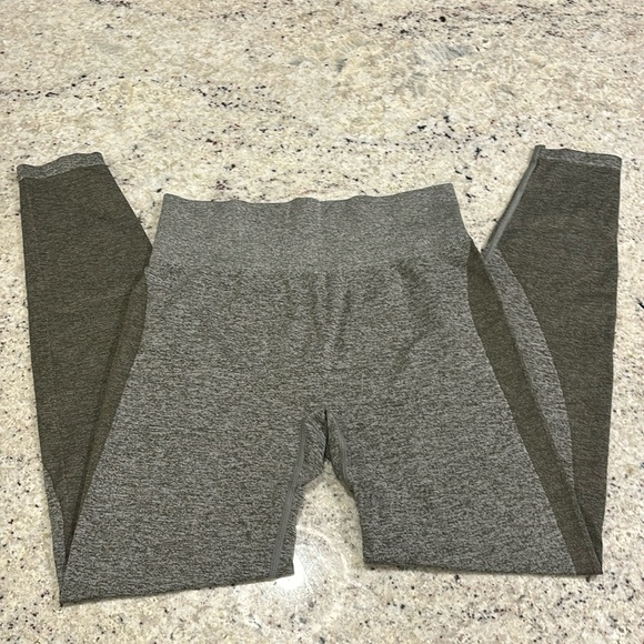 Victoria's Secret Pants - Victoria Secret PINK seamless leggings olive green sz Medium